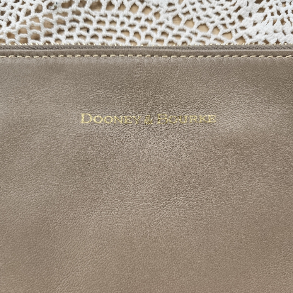 Dooney & Bourke Oyster Leather Wristlet/Clutch With Out Wrist Strap - Picture 3 of 10